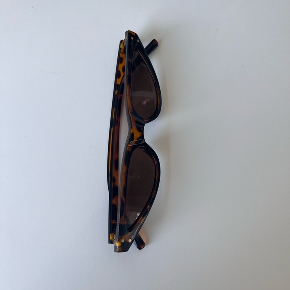 Tortoiseshell small cat-eyed sunglasses - Picture 4 of 4